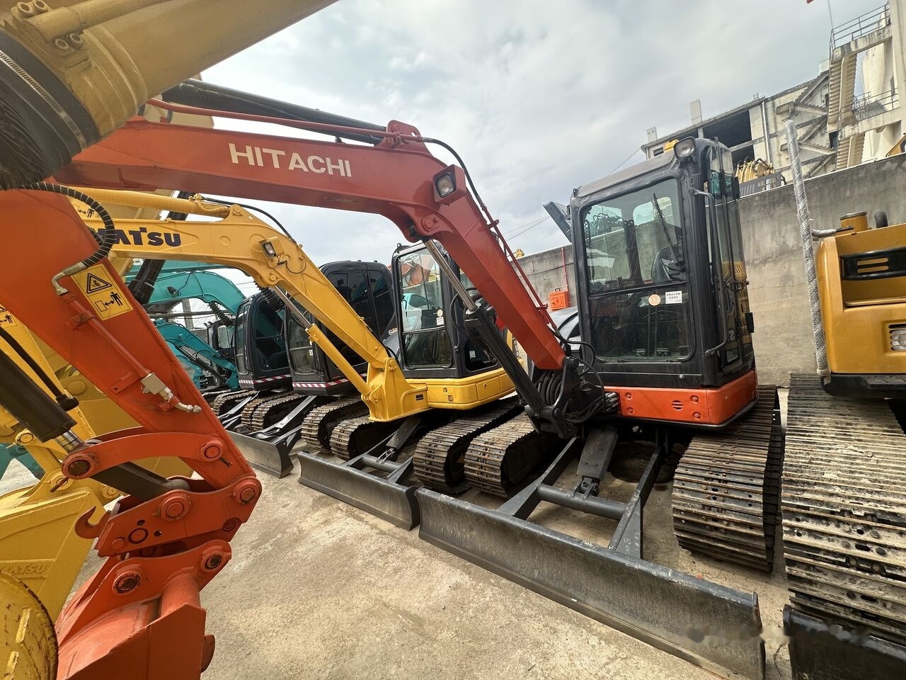 Hitachi ZX50U-2 - Мини багер: снимка 2 Hitachi ZX50U-2 - Мини багер: снимка 2