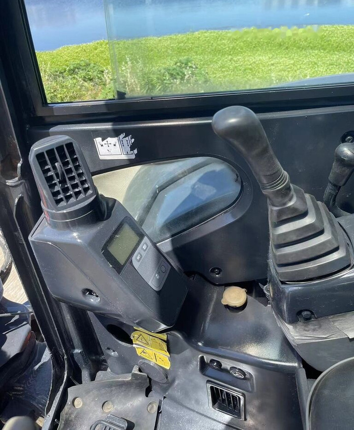 Hitachi ZX50U - Мини багер: снимка 3 Hitachi ZX50U - Мини багер: снимка 3