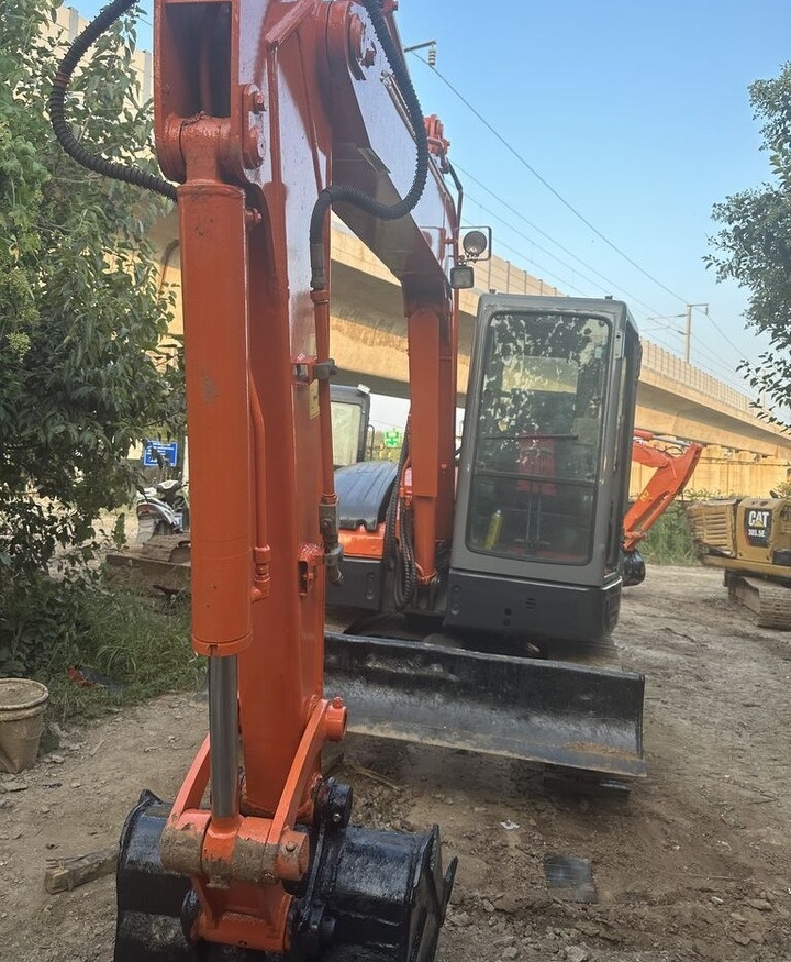 Hitachi ZX55 - Мини багер: снимка 4 Hitachi ZX55 - Мини багер: снимка 4