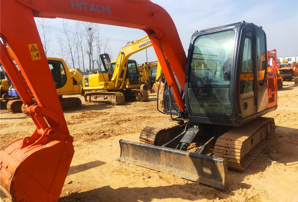 Hitachi ZX60 - Мини багер: снимка 2 Hitachi ZX60 - Мини багер: снимка 2