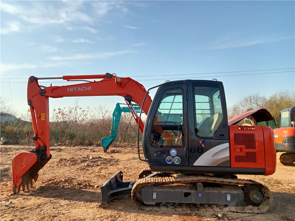 Hitachi ZX60 - Мини багер: снимка 3 Hitachi ZX60 - Мини багер: снимка 3