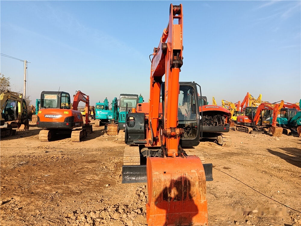 Hitachi ZX60 - Мини багер: снимка 2 Hitachi ZX60 - Мини багер: снимка 2