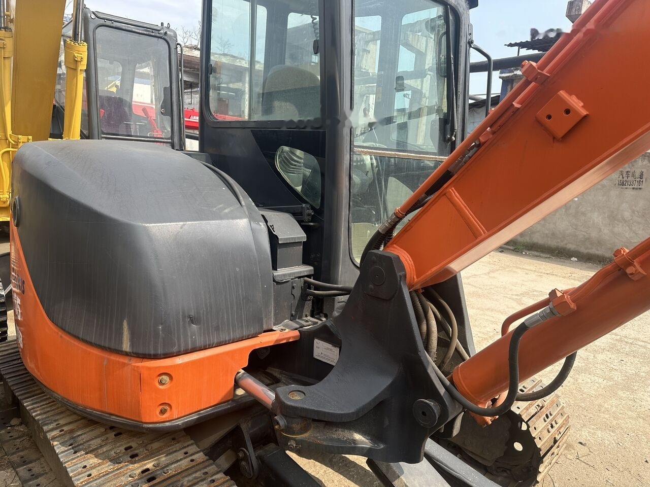 Hitachi ZX65 - Мини багер: снимка 4 Hitachi ZX65 - Мини багер: снимка 4