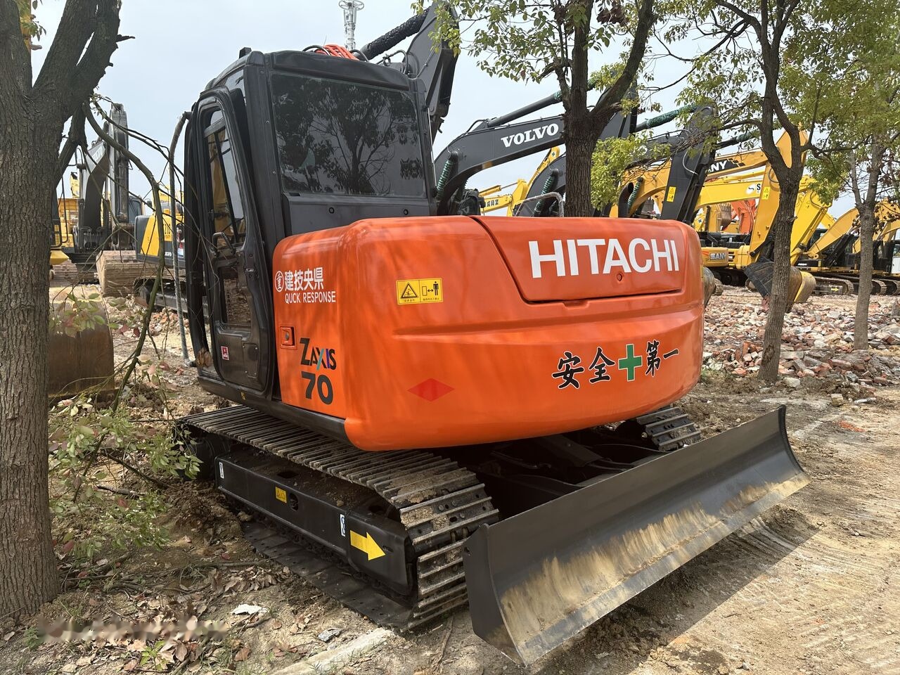 Hitachi ZX70 - Верижен багер: снимка 1 Hitachi ZX70 - Верижен багер: снимка 1