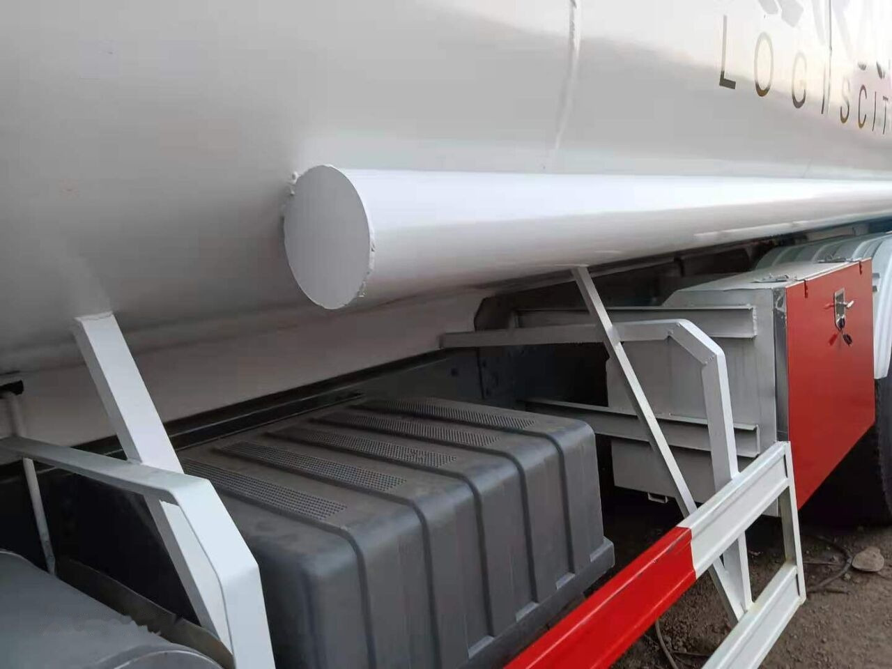 Howo 371 - Камион цистерна: снимка 5 Howo 371 - Камион цистерна: снимка 5