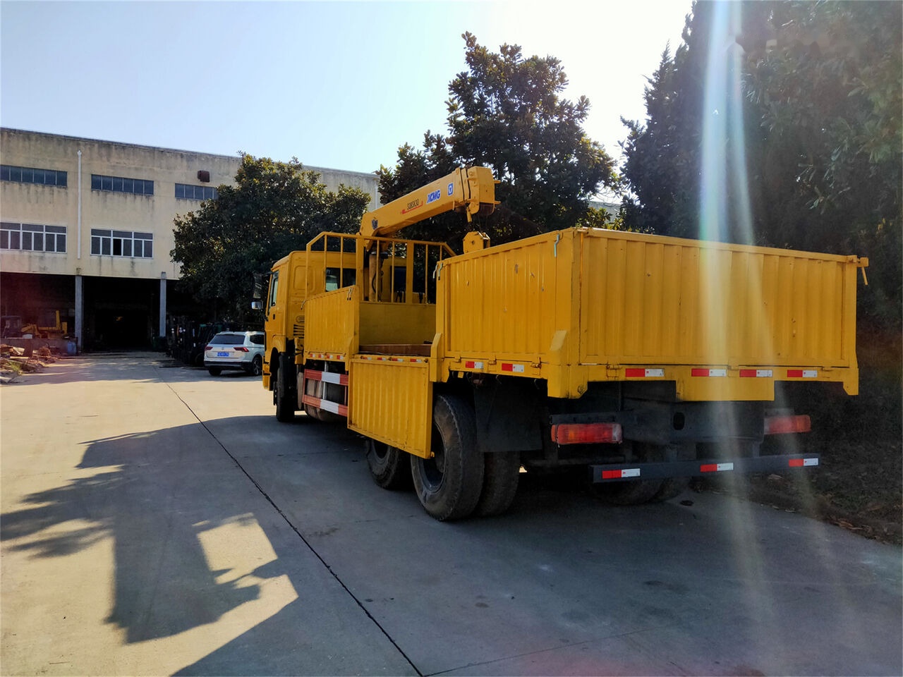 Howo 375 - Самосвал камион, Камион с кран: снимка 1 Howo 375 - Самосвал камион, Камион с кран: снимка 1