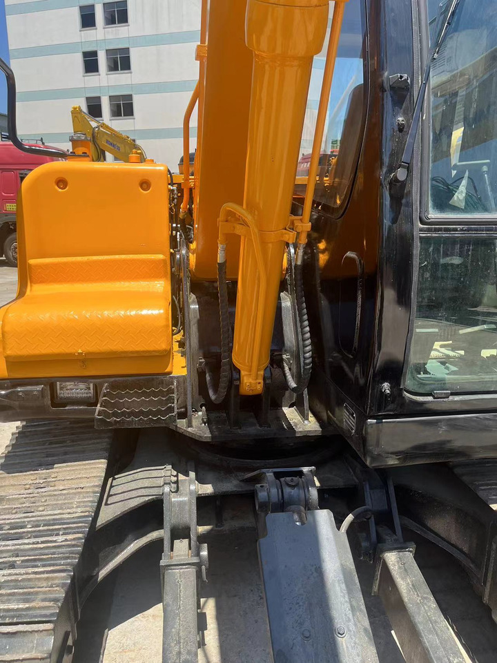 Hyundai R80-7 - Мини багер: снимка 3 Hyundai R80-7 - Мини багер: снимка 3