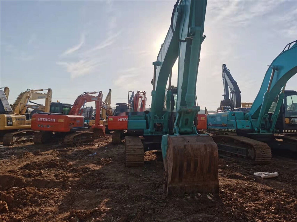 Kobelco SK200LC - Верижен багер: снимка 1 Kobelco SK200LC - Верижен багер: снимка 1