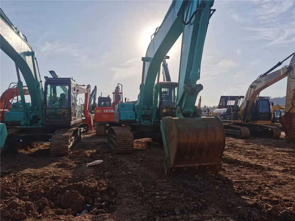 Kobelco SK210LC - Верижен багер: снимка 3 Kobelco SK210LC - Верижен багер: снимка 3