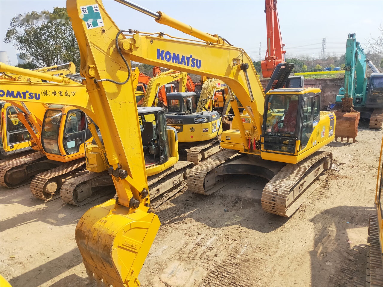 Komatsu PC200-7 - Верижен багер: снимка 2 Komatsu PC200-7 - Верижен багер: снимка 2