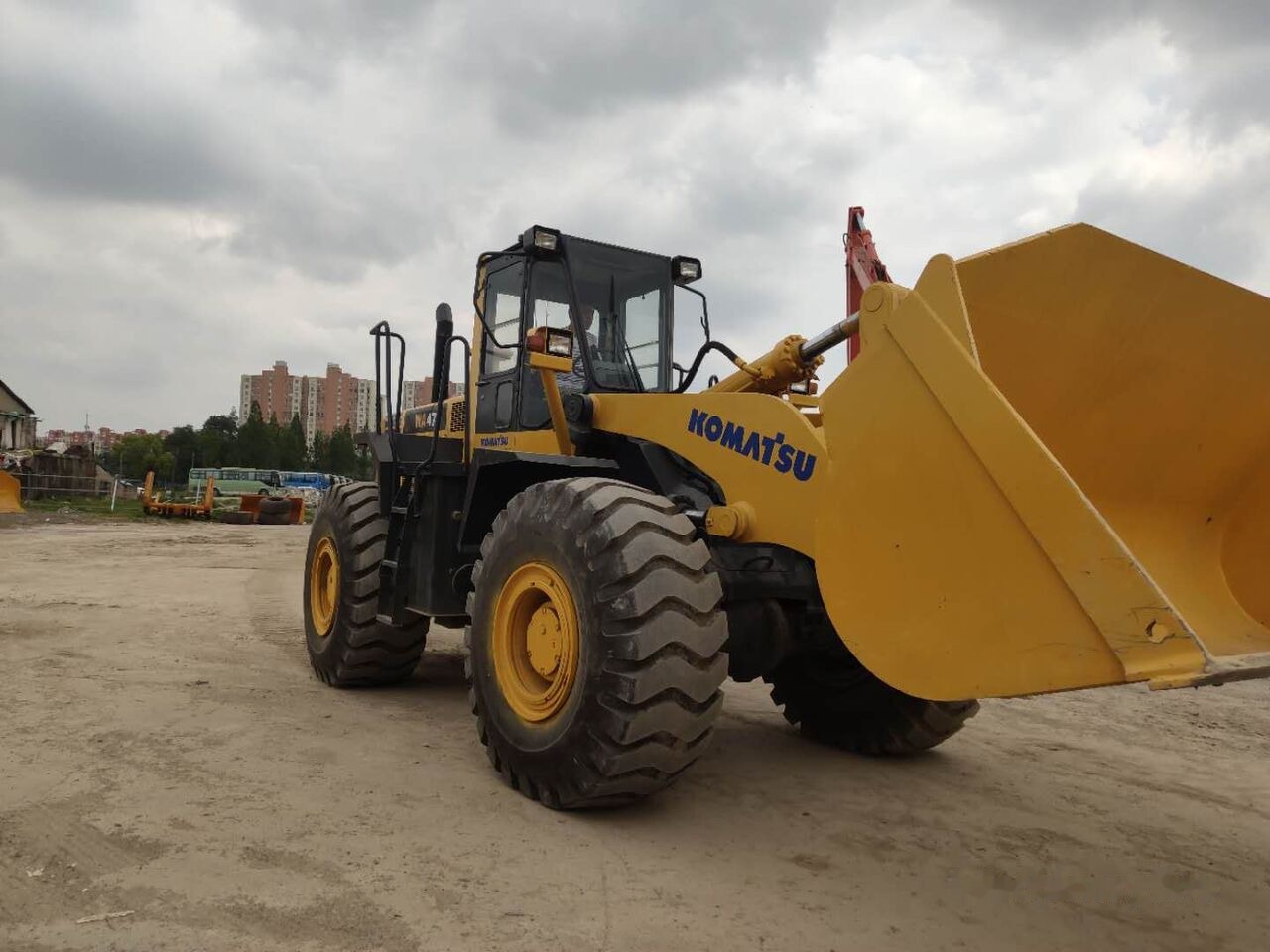 Komatsu WA470 - Колесен товарач: снимка 3 Komatsu WA470 - Колесен товарач: снимка 3