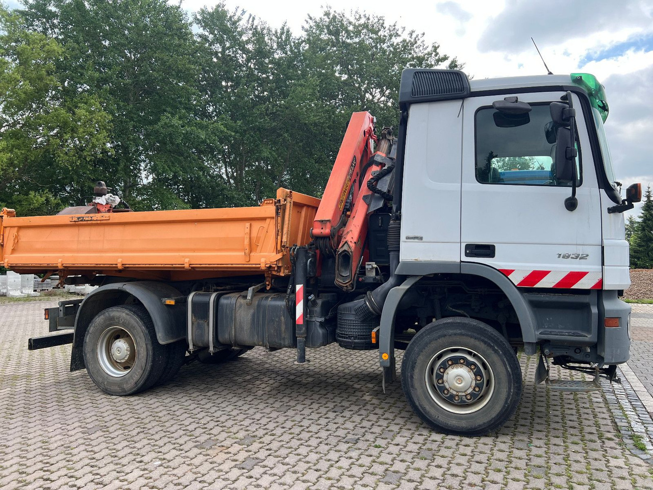 Mercedes-Benz 1832 AK PK 10500 - Самосвал камион, Камион с кран: снимка 2 Mercedes-Benz 1832 AK PK 10500 - Самосвал камион, Камион с кран: снимка 2