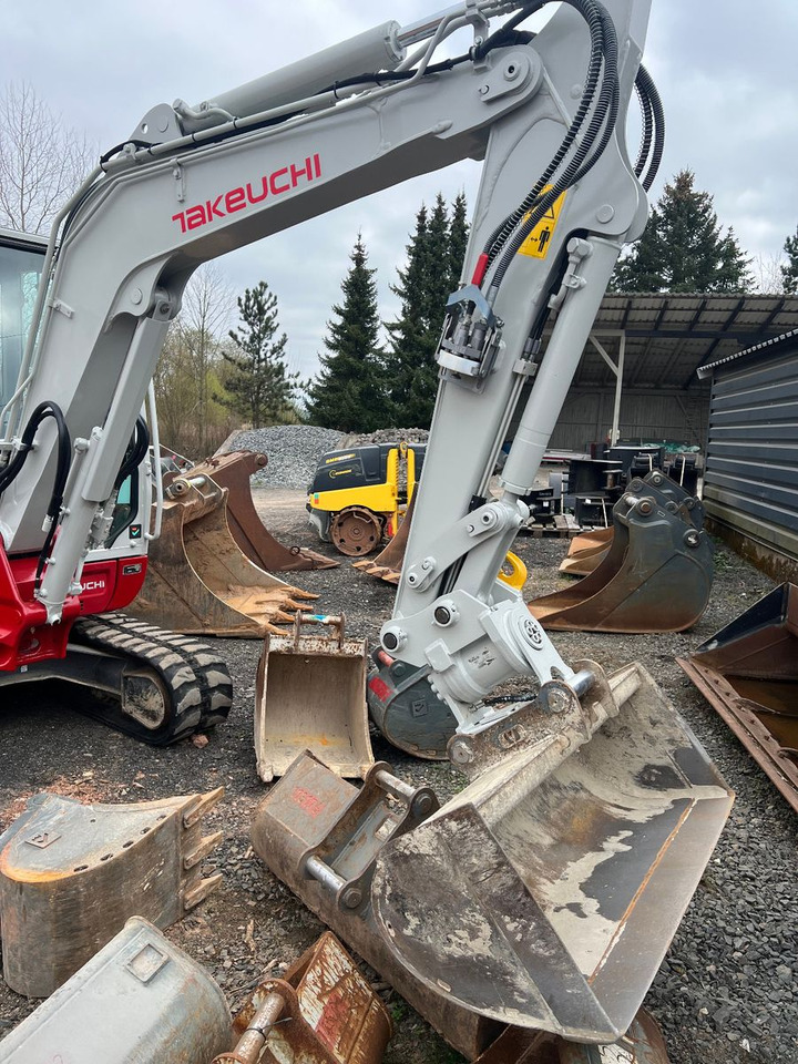 Takeuchi TB 240 DPF V4 - Мини багер: снимка 2 Takeuchi TB 240 DPF V4 - Мини багер: снимка 2