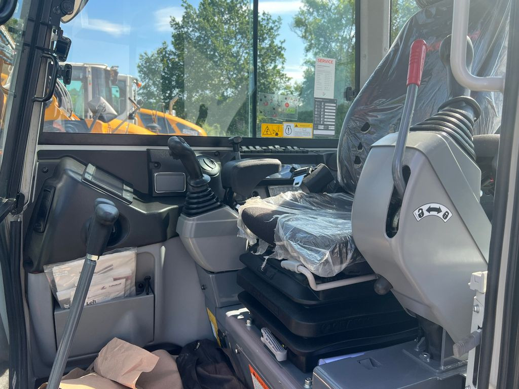 Takeuchi TB 250-2 u. 260 Takeuchi TB 250-2 u. 260 - Мини багер: снимка 2 Takeuchi TB 250-2 u. 260 Takeuchi TB 250-2 u. 260 - Мини багер: снимка 2