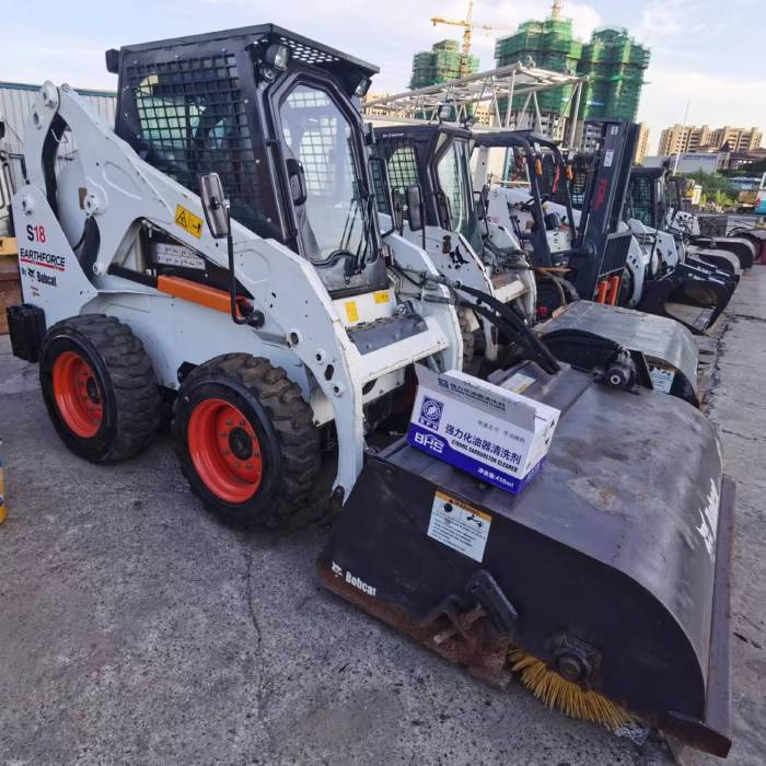 BOBCAT S18 - Мини челен товарач: снимка 1 BOBCAT S18 - Мини челен товарач: снимка 1