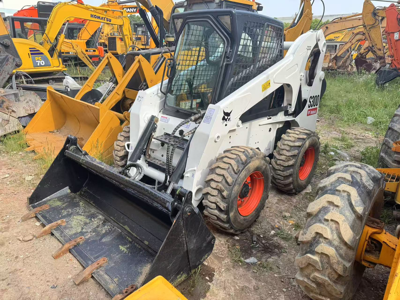 BOBCAT S300 - Мини челен товарач: снимка 3 BOBCAT S300 - Мини челен товарач: снимка 3