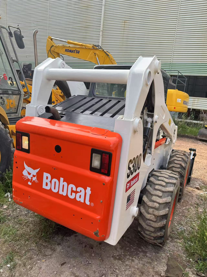BOBCAT S300 - Мини челен товарач: снимка 2 BOBCAT S300 - Мини челен товарач: снимка 2