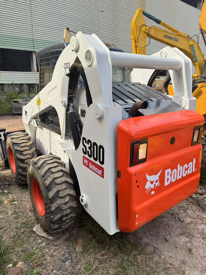 BOBCAT S300 - Багер-товарач: снимка 2 BOBCAT S300 - Багер-товарач: снимка 2
