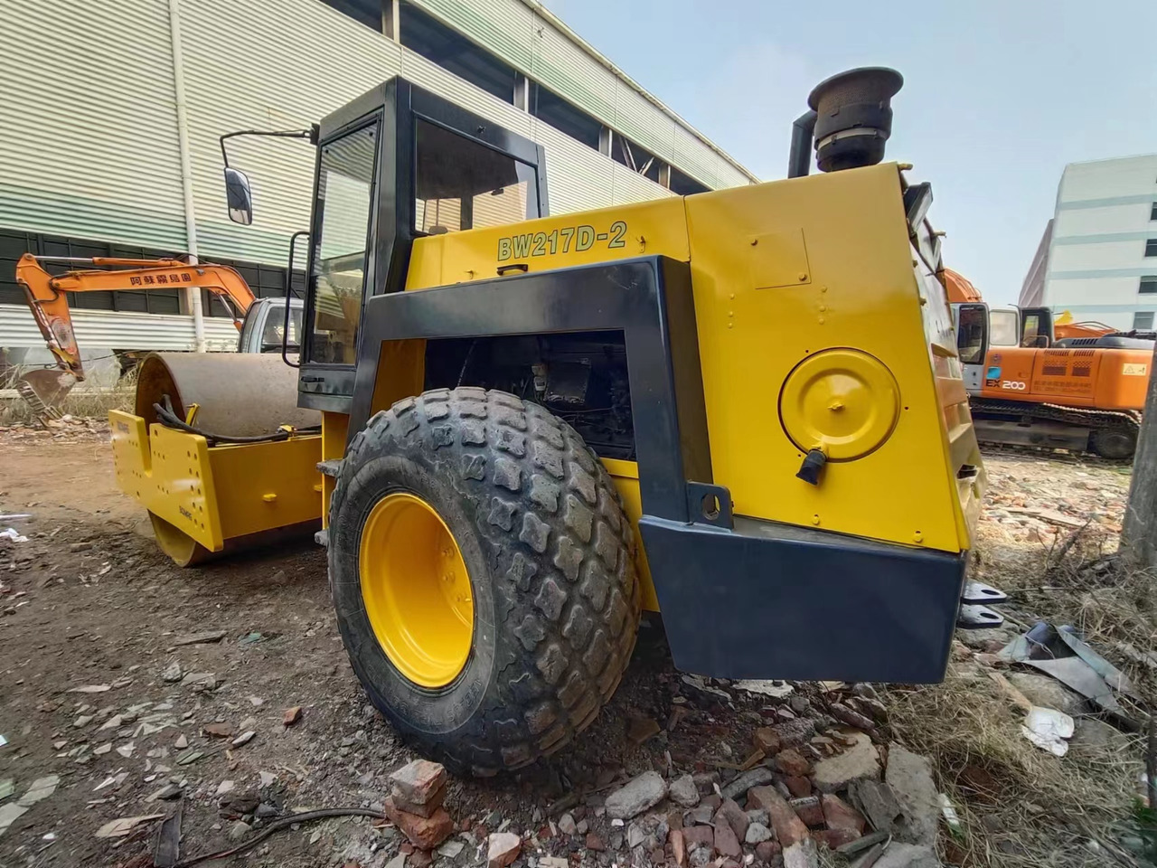 BOMAG BW217D-2 - Компактор: снимка 2 BOMAG BW217D-2 - Компактор: снимка 2