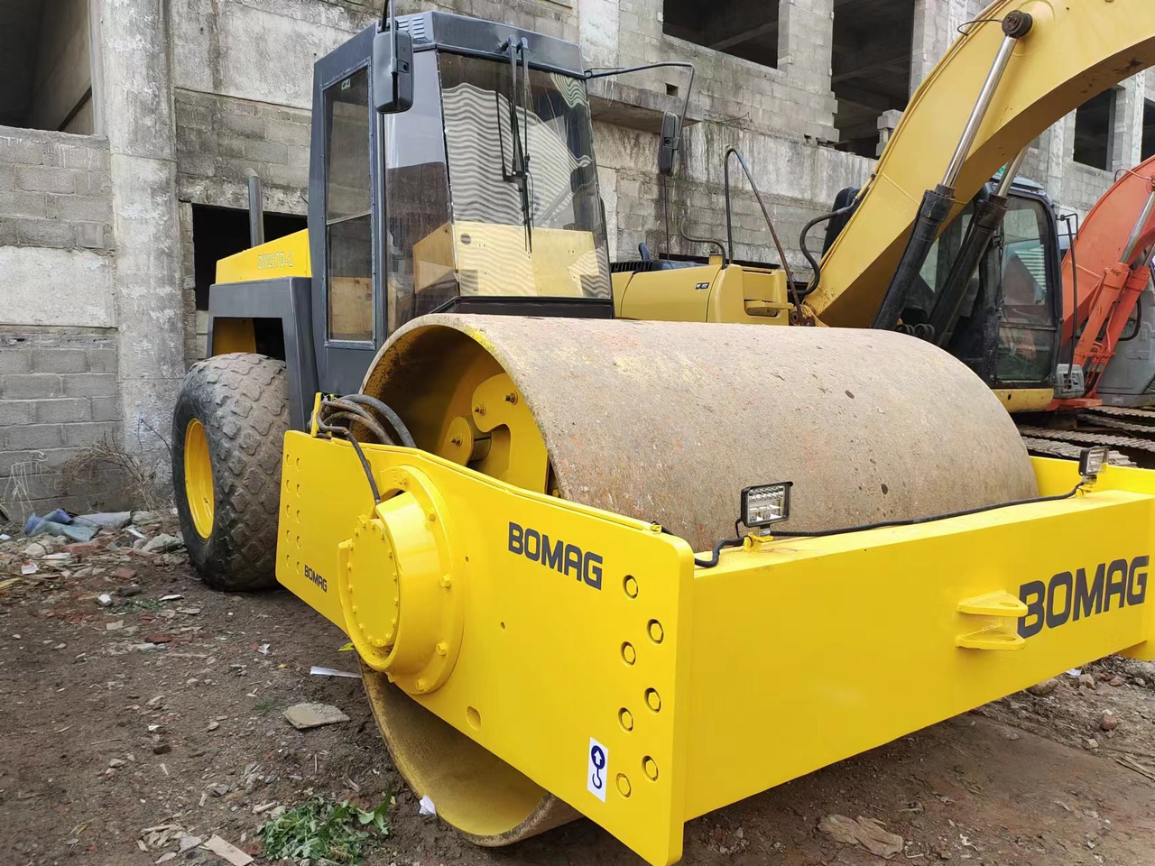 BOMAG BW217D-2 - Компактор: снимка 1 BOMAG BW217D-2 - Компактор: снимка 1