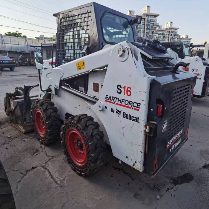 Bobcat S16 - Мини челен товарач: снимка 1 Bobcat S16 - Мини челен товарач: снимка 1