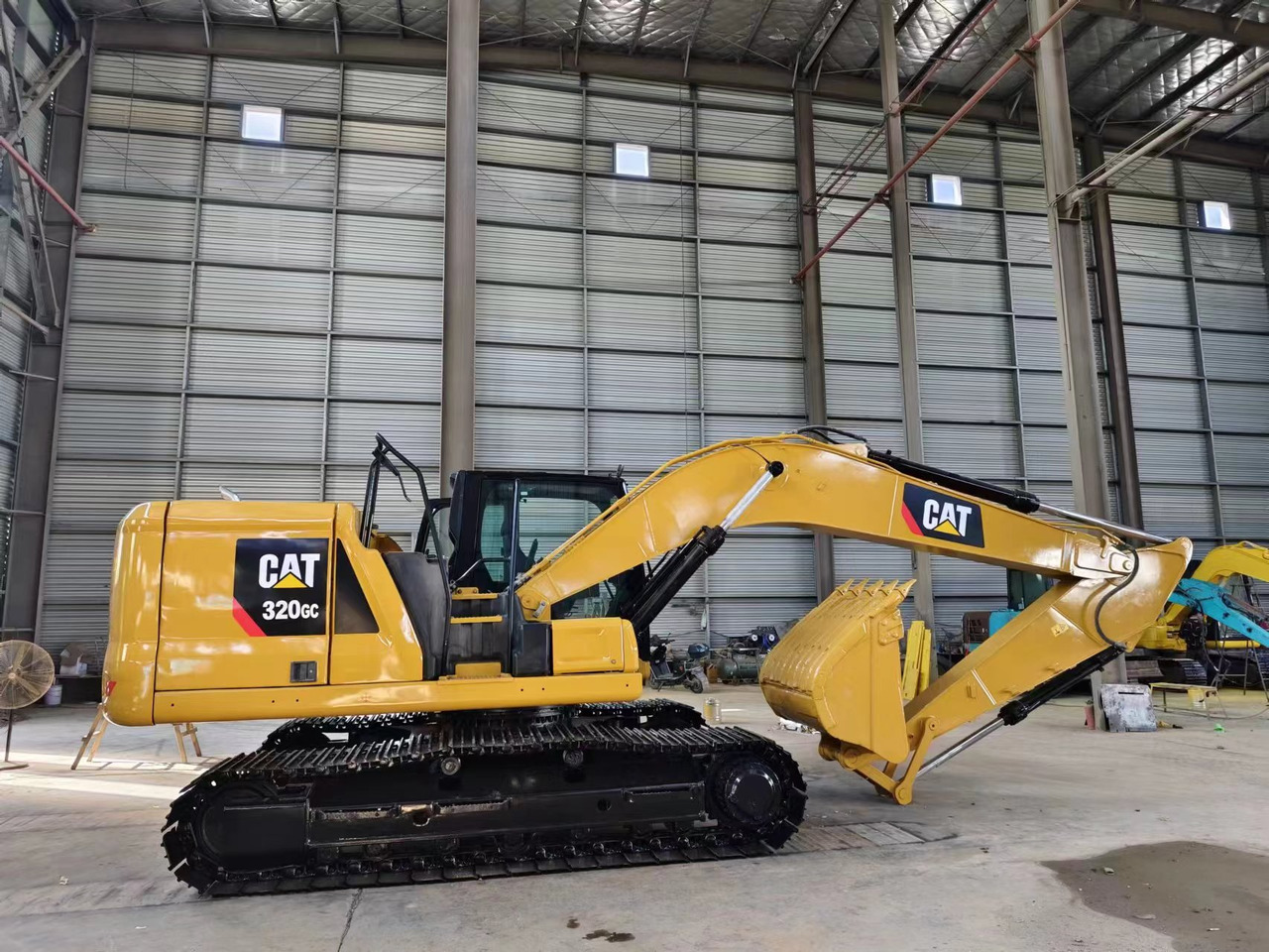CAT 320GC - Верижен багер: снимка 1 CAT 320GC - Верижен багер: снимка 1
