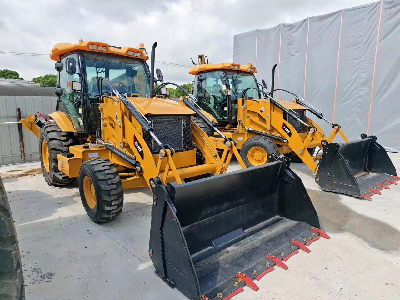 CAT 420F - Багер-товарач: снимка 3 CAT 420F - Багер-товарач: снимка 3