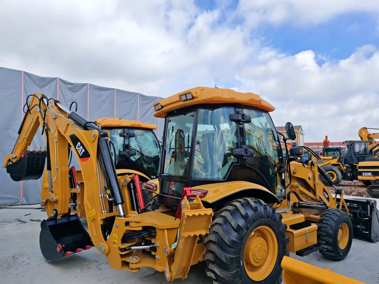 CAT 420F - Багер-товарач: снимка 2 CAT 420F - Багер-товарач: снимка 2