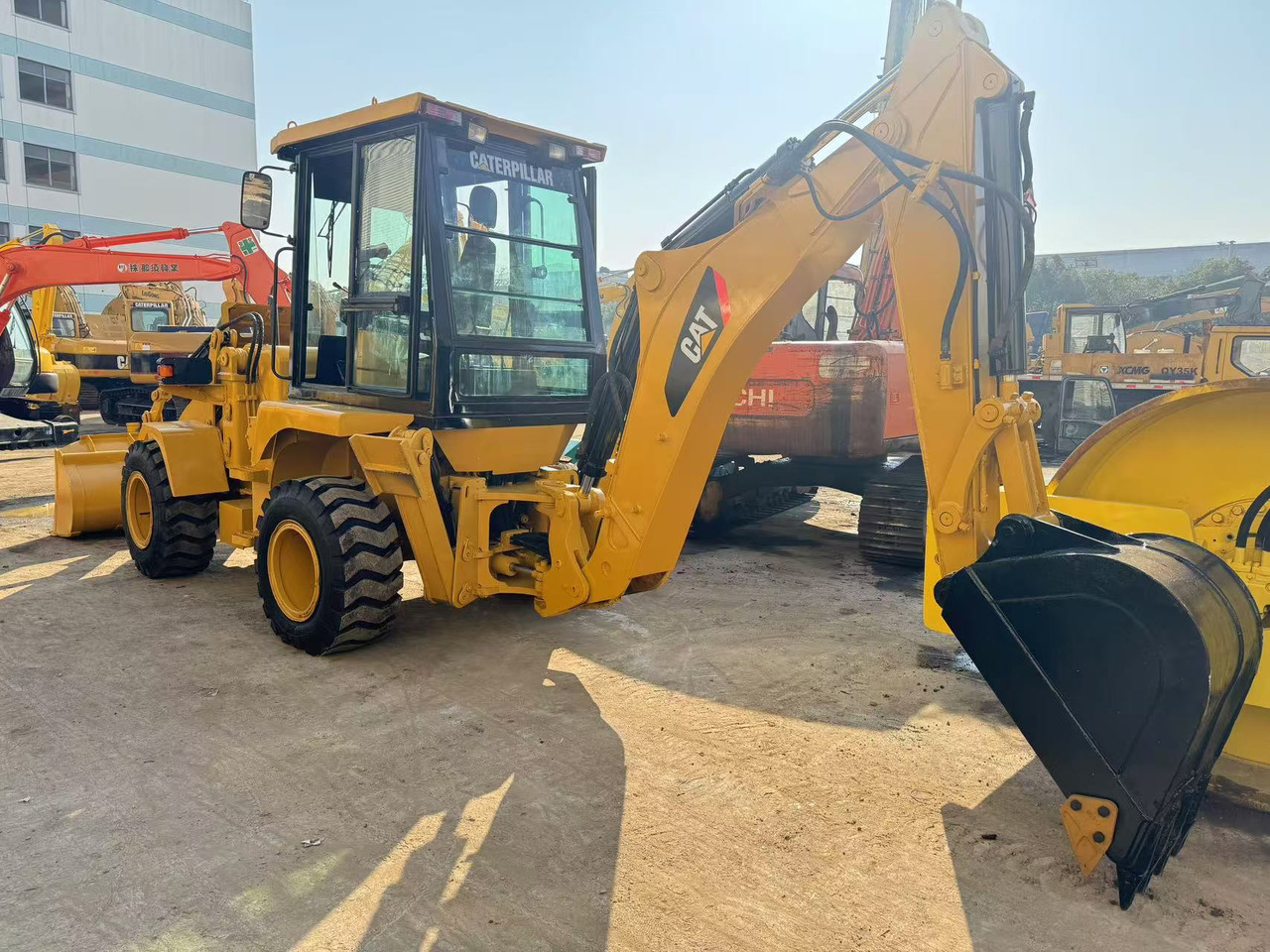 CAT 420F - Багер-товарач: снимка 2 CAT 420F - Багер-товарач: снимка 2