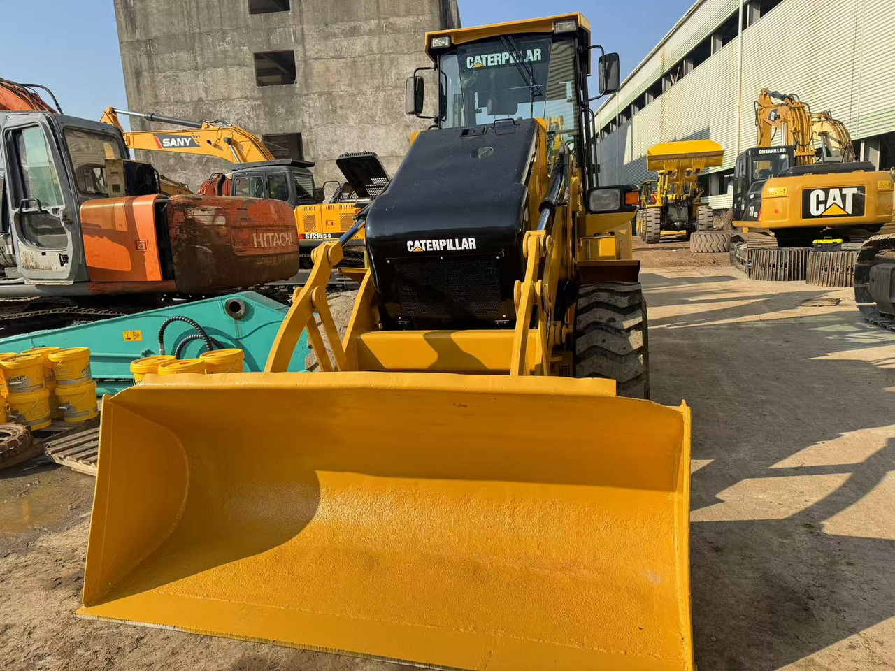 CAT 420F - Багер-товарач: снимка 1 CAT 420F - Багер-товарач: снимка 1