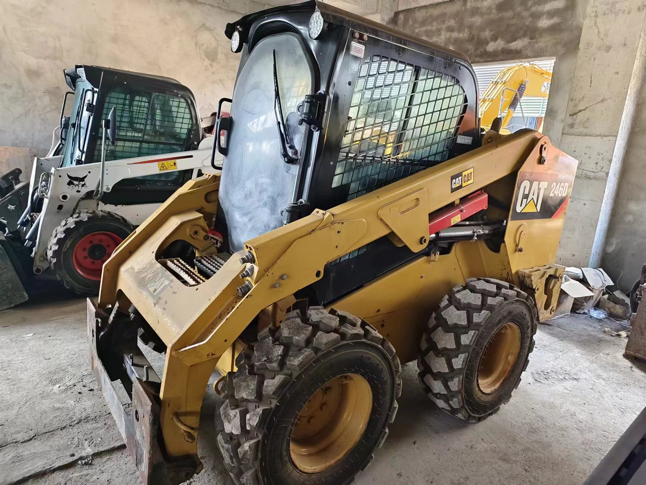 CATERPILLAR 246D - Мини челен товарач: снимка 1 CATERPILLAR 246D - Мини челен товарач: снимка 1