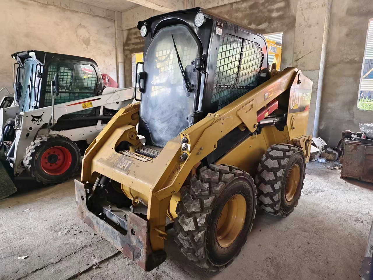 CATERPILLAR 246D - Мини челен товарач: снимка 4 CATERPILLAR 246D - Мини челен товарач: снимка 4