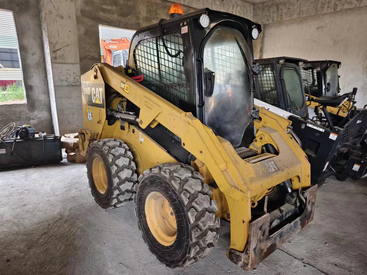 CATERPILLAR 246D - Мини челен товарач: снимка 2 CATERPILLAR 246D - Мини челен товарач: снимка 2