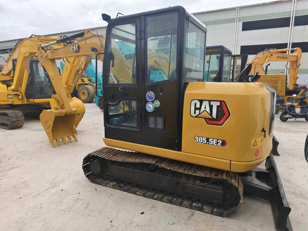 CATERPILLAR 305.5e2 - Верижен багер: снимка 1 CATERPILLAR 305.5e2 - Верижен багер: снимка 1
