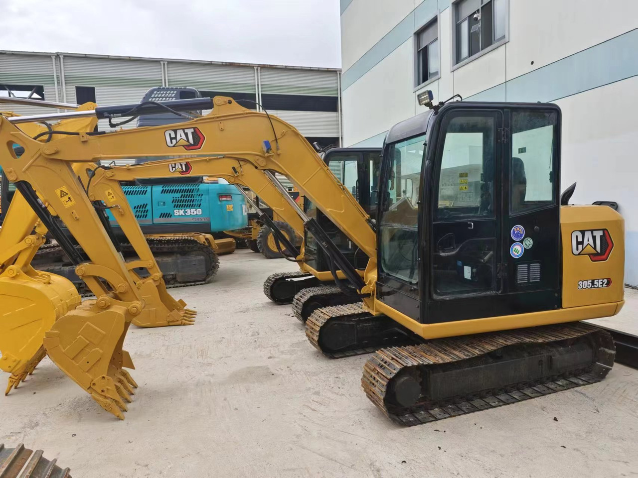 CATERPILLAR 305.5e2 - Верижен багер: снимка 2 CATERPILLAR 305.5e2 - Верижен багер: снимка 2