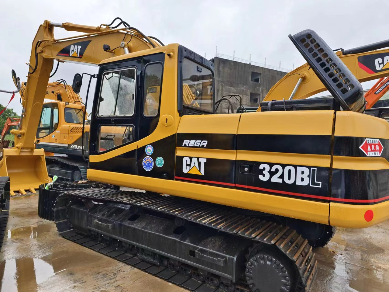 CATERPILLAR 320BL - Верижен багер: снимка 1 CATERPILLAR 320BL - Верижен багер: снимка 1