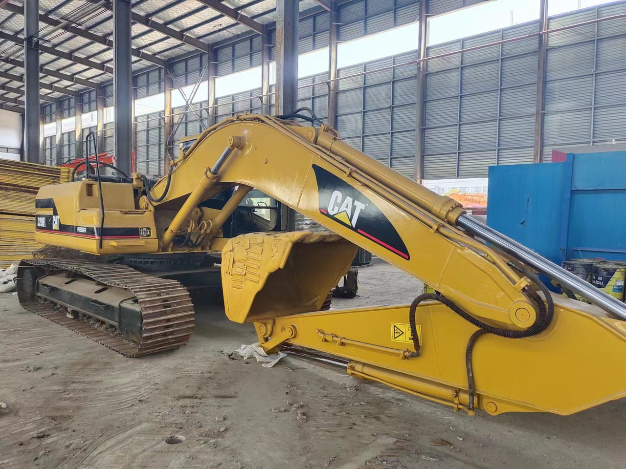 CATERPILLAR 320BL - Верижен багер: снимка 2 CATERPILLAR 320BL - Верижен багер: снимка 2