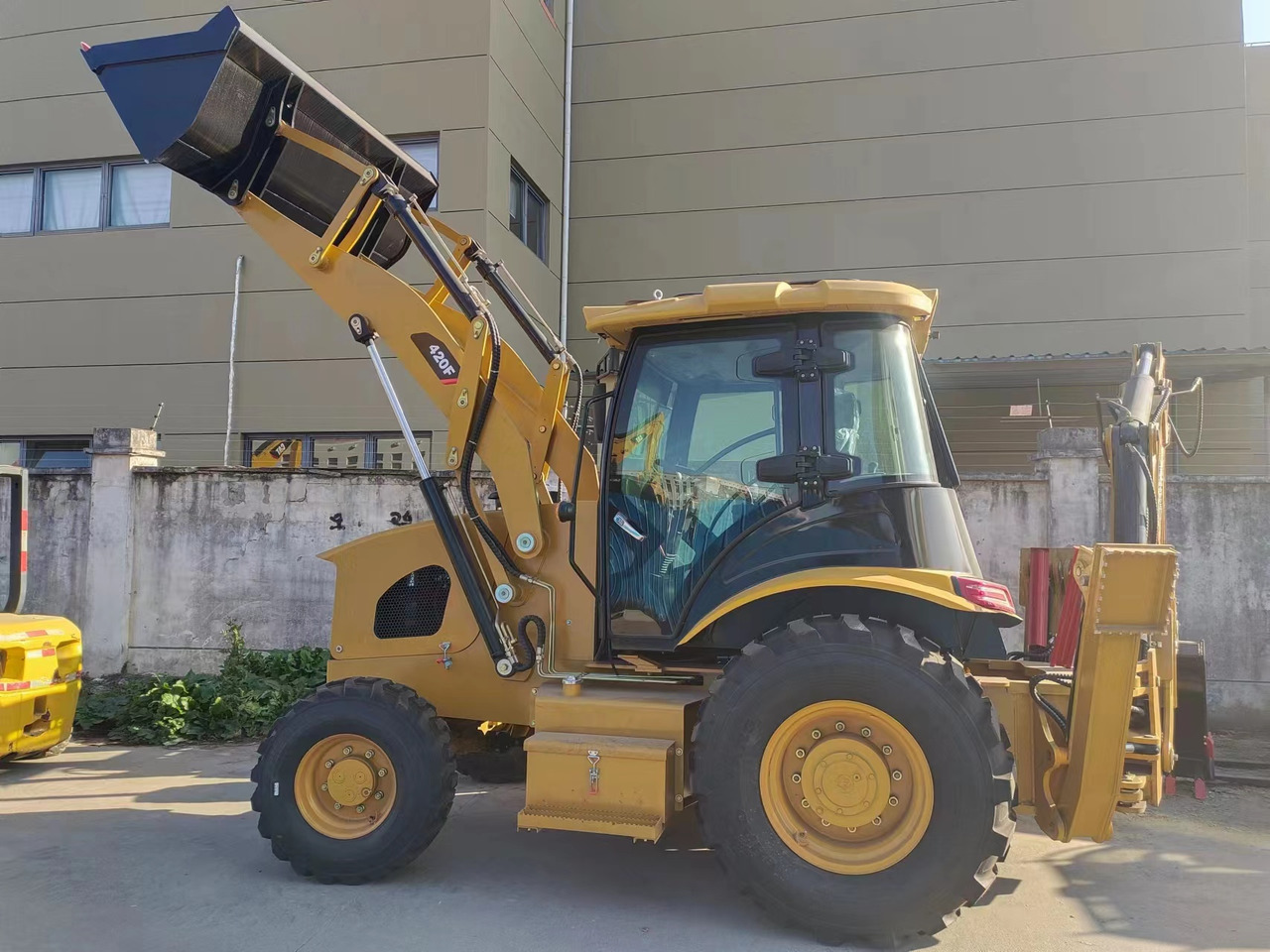 CATERPILLAR 420F - Багер-товарач: снимка 1 CATERPILLAR 420F - Багер-товарач: снимка 1