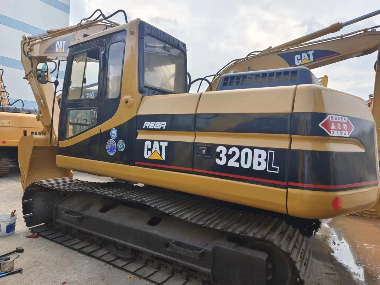 CATERPILLAR CAT 320BL - Верижен багер: снимка 1 CATERPILLAR CAT 320BL - Верижен багер: снимка 1