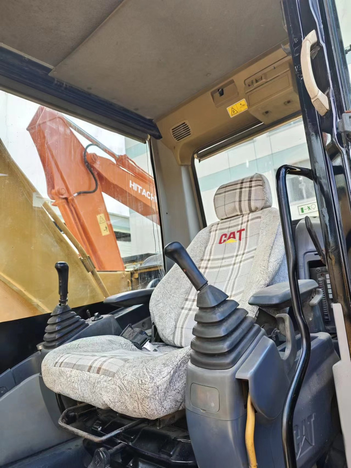 CATERPILLAR CAT 320D2 - Верижен багер: снимка 4 CATERPILLAR CAT 320D2 - Верижен багер: снимка 4