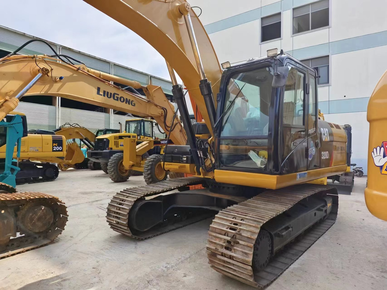 CATERPILLAR CAT 320D2 - Верижен багер: снимка 3 CATERPILLAR CAT 320D2 - Верижен багер: снимка 3