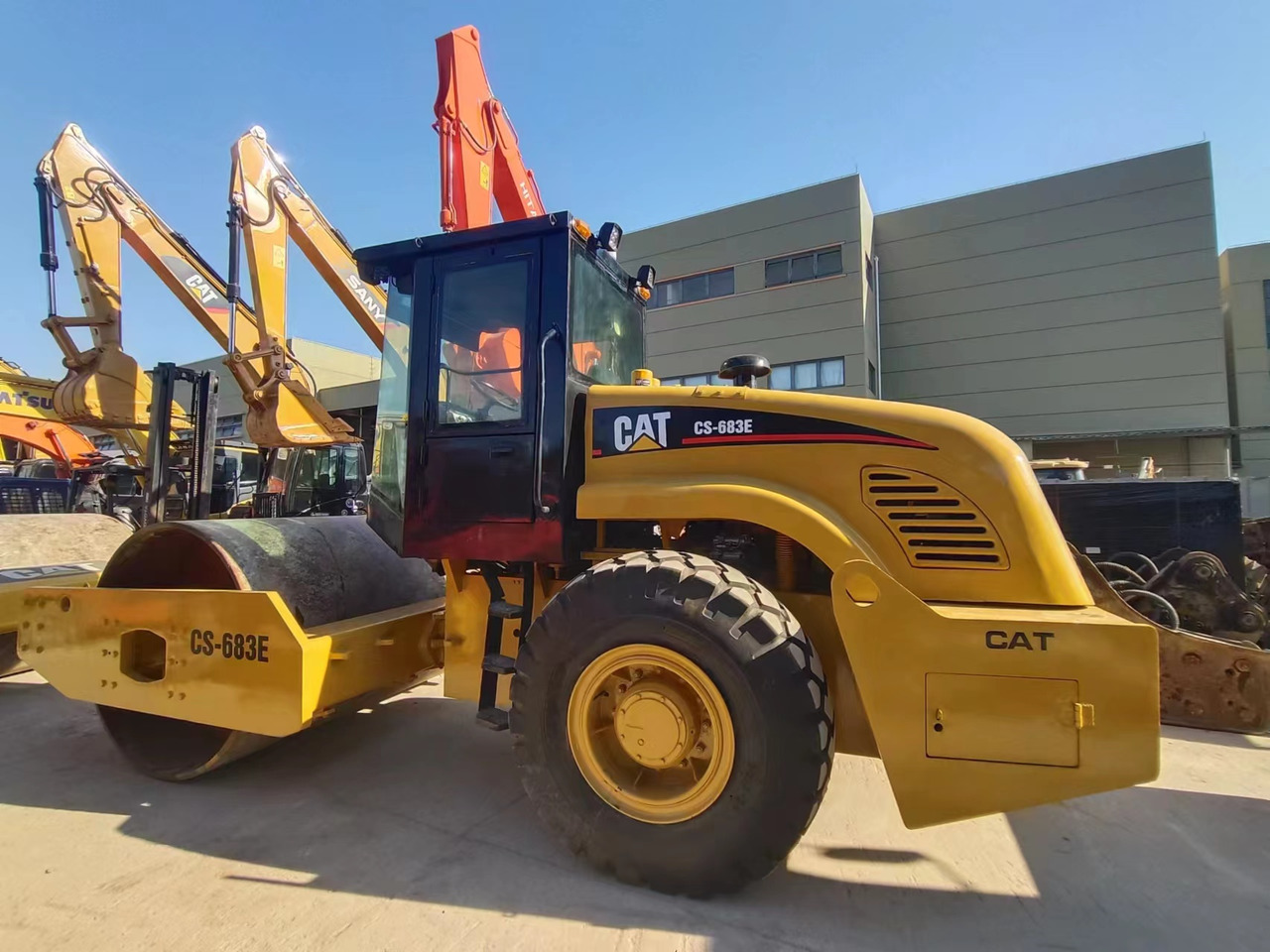 CATERPILLAR CS683E - Компактор: снимка 1 CATERPILLAR CS683E - Компактор: снимка 1