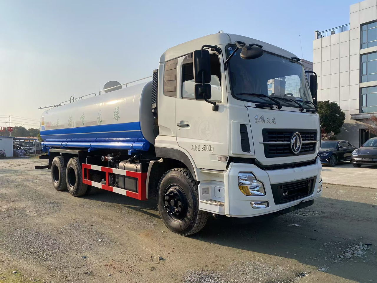 DONGFENG 20000L water truck Sprinkler - Камион цистерна: снимка 4 DONGFENG 20000L water truck Sprinkler - Камион цистерна: снимка 4