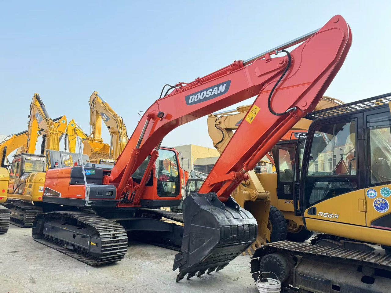 DOOSAN DX225 - Верижен багер: снимка 1 DOOSAN DX225 - Верижен багер: снимка 1