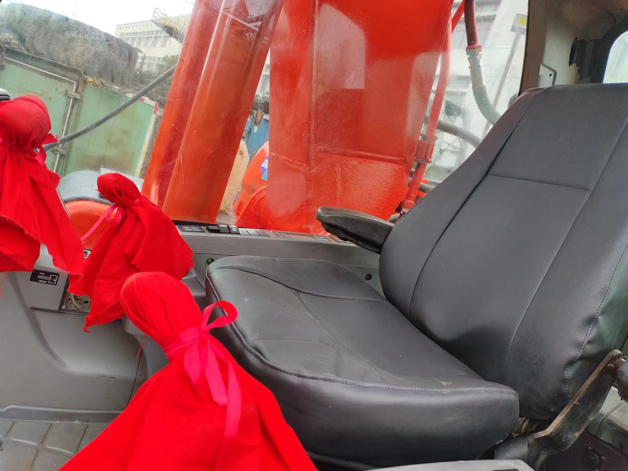 DOOSAN DX225LCA - Верижен багер: снимка 4 DOOSAN DX225LCA - Верижен багер: снимка 4