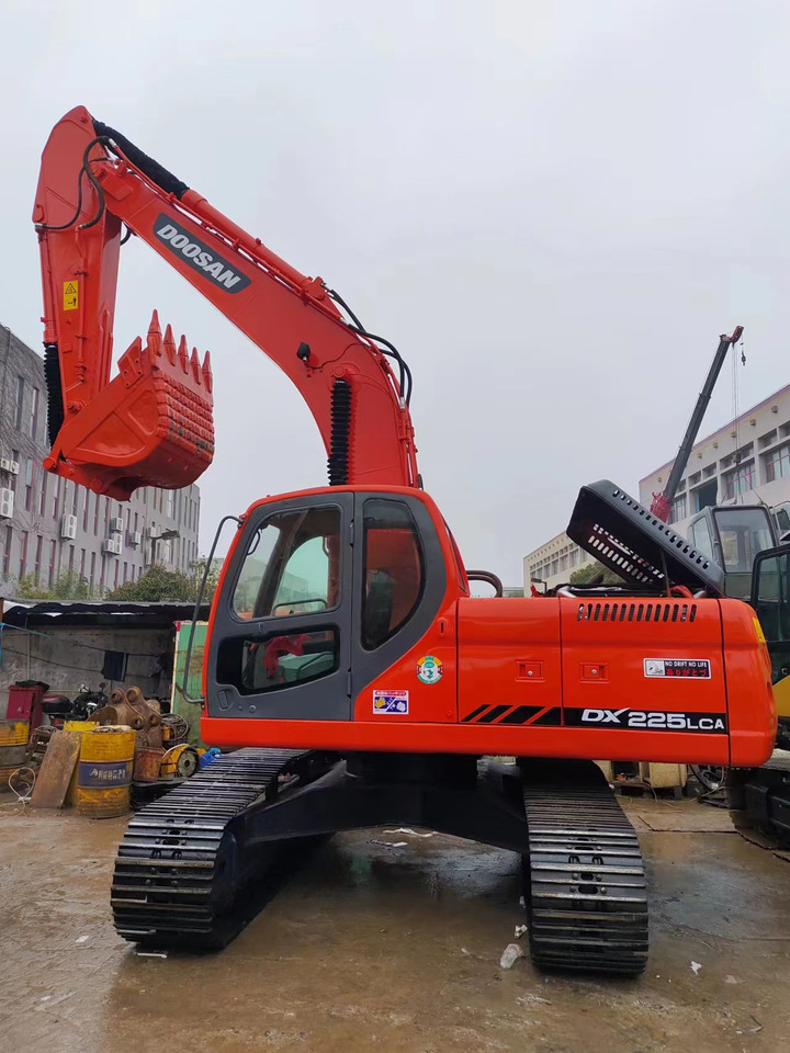 DOOSAN DX225LCA - Верижен багер: снимка 1 DOOSAN DX225LCA - Верижен багер: снимка 1