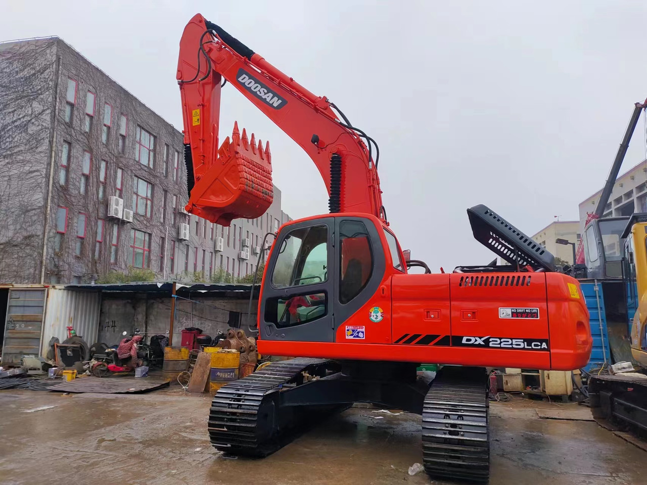 DOOSAN DX225LCA - Верижен багер: снимка 2 DOOSAN DX225LCA - Верижен багер: снимка 2