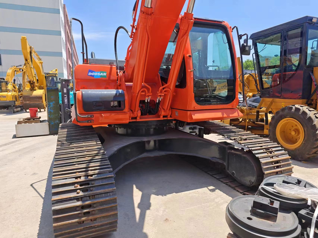 DOOSAN DX300LC-9C - Верижен багер: снимка 2 DOOSAN DX300LC-9C - Верижен багер: снимка 2