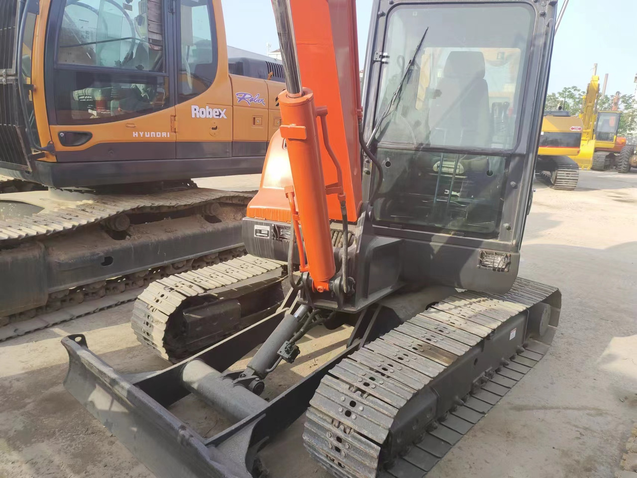 DOOSAN DX60 - Мини багер: снимка 4 DOOSAN DX60 - Мини багер: снимка 4