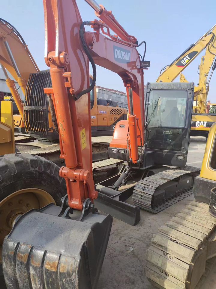 DOOSAN DX60 - Мини багер: снимка 2 DOOSAN DX60 - Мини багер: снимка 2